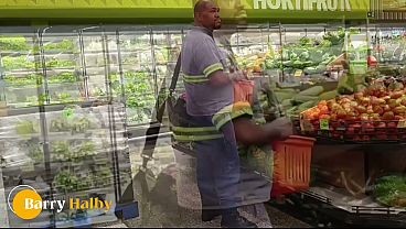 Mamei o boy gostoso no banheiro do mercado 