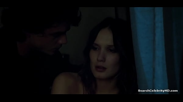 Nonton Ana Girardot Les Revenants S02e02 2015 thumbnail