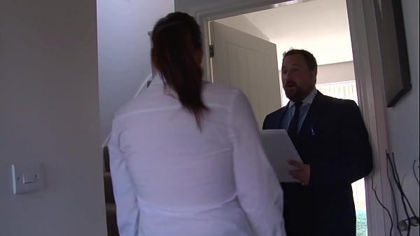 Nonton Estate Agent Mrporkpie Lets Tenant Have The House With No Deposit thumbnail