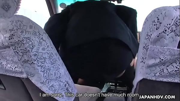 Taxi driver asian babe fucked in the taxi ride 