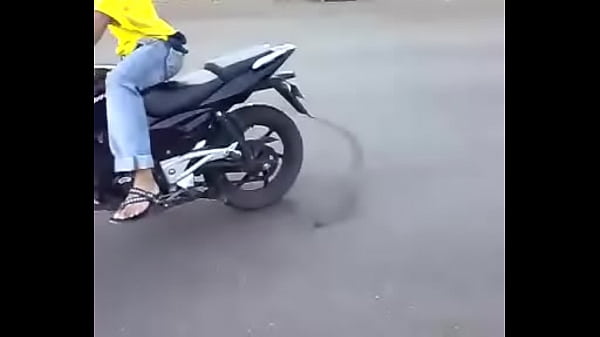 Nonton Asif Tausif Burnin Out There Tires.... thumbnail