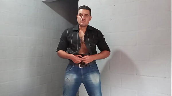 Yuri Ga&uacute;cho - Contratando Um Seguran&ccedil;a Particular - Dotad&atilde;o Exibiu A Caceta E Gozou Pro Voyeur Assistir thumbnail