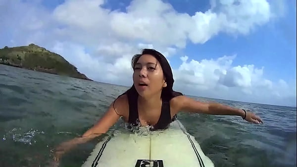 宮古島の19歳サーファーをご当地ハメ旅行。tシャツを捲ると日焼け跡がクッキリ残るオッパイが。 thumbnail