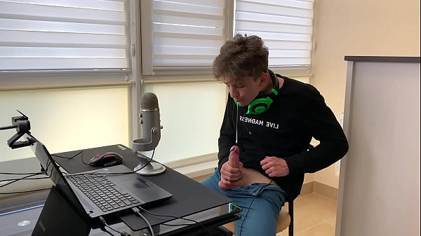 Very Hot Streamer On Jerking Off And Cums Hard thumbnail