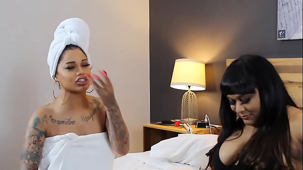 Play MP4 - SipNPlay Show Featuring Brittney