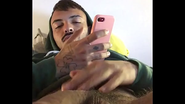 Frio De Junho Batendo Uma thumbnail