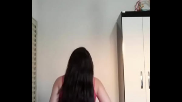 Novinha aprendendo a rebolar a raba
