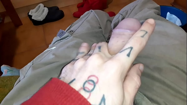 Masturbaci&oacute;n gay Espa&ntilde;a en solitario con gran poll&oacute;n y en solitario 