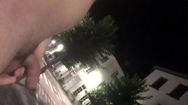 Nonton يلعب في ذبو thumbnail