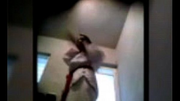 Hermanas Espiadas Orinando En El Ba&ntilde;o Y Cambiandose thumbnail