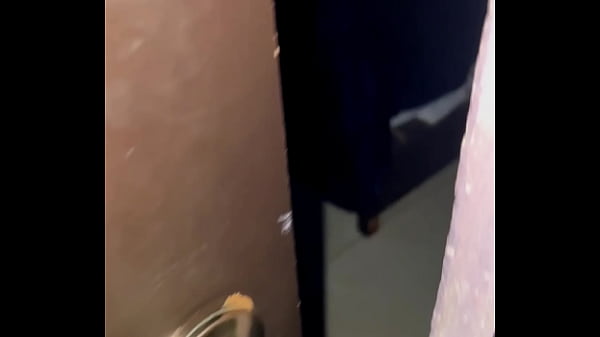 Nonton Colegiala Caliente Miraba Porno Mientras Su Hermanastro La Espiaba Por Su Puerta thumbnail