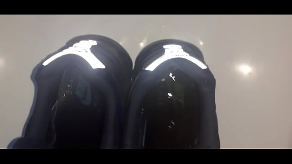 Nike trainers pee 