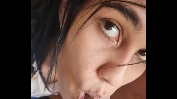 Nonton Colombiana Ama Tragar Verga Mientras Ve Sus Pelis Favoritas thumbnail