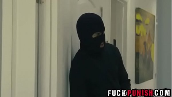 Nonton Brown Haired Babe Gets Punished With A Big Dick On The Couch On Gotporn (6194473) thumbnail