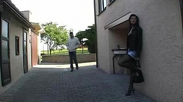 Nonton Dutch Brunette Milf Fuks Wearing Clothes thumbnail