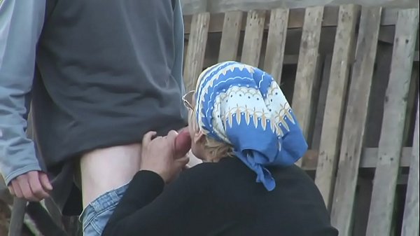 Vecchio Di Paese Mi Presenta Sua Moglie E Me La Fotto Come Una Cavalla thumbnail