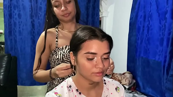 Masturbo A La Estilista Y Se Corre En Mi Cara Y Le Doy Por El Culo Con Mi Consolador thumbnail