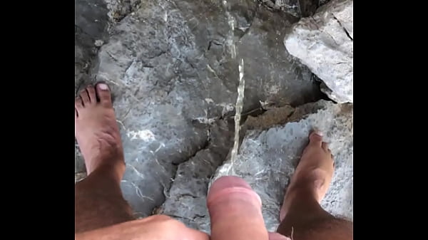 Guarda il mio piscio libero e masturbati! – Watch my free piss and masturbate yourself!