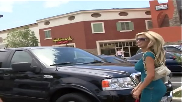 Nonton L'albergo Fornisce L'autista Tutto Fare thumbnail