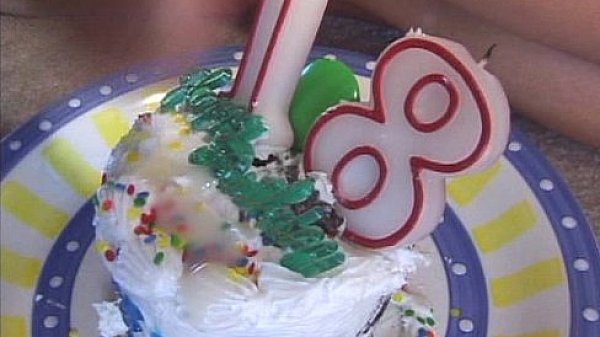 Nonton Wildlife - Happy 18th Birthday To Me 02 - Scene 8 thumbnail