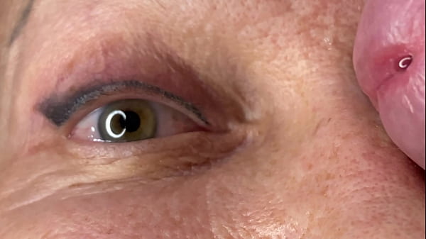 Mature lady facecum huge load on eye . 