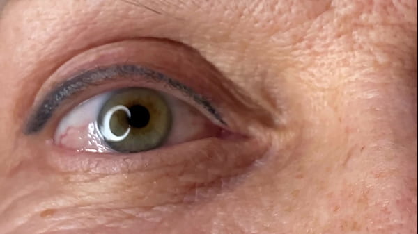 Nonton Mature Lady Facecum Huge Load On Eye . thumbnail