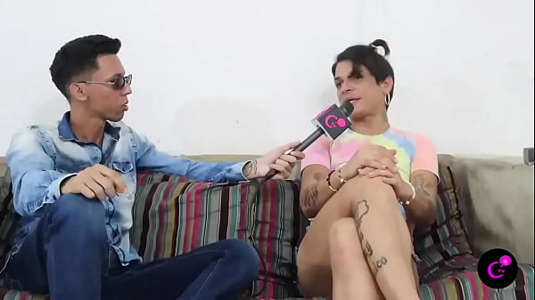 el hermano se empezo atacar con el, al momento de empezar su transformaci&oacuten y verle el pelo largo