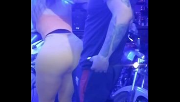 ESTA CHICA CUMPLIO MIS FANTASIAS SEXUALES Y SE PUSO EN TODAS LAS POSICIONES QUE LE ESTABA PIDIENDO MIENTRAS ME DECIA LAS COSAS RICAS QUE QUERIA QUE AMBOS CUMPLIERAMOS EN NUESTRA SESION DE PLACER 