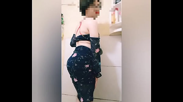 Crossdresser Usando O Conjunto Da Namorada thumbnail