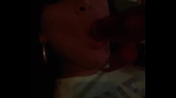 BELLA Y SEXY TRANSEXUAL VENEZOLANA MAMANDO UN VIBRADOR @lindsayCozar