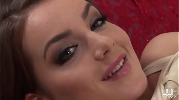 Nonton Exploring Her Chasm Of Pink Love! thumbnail