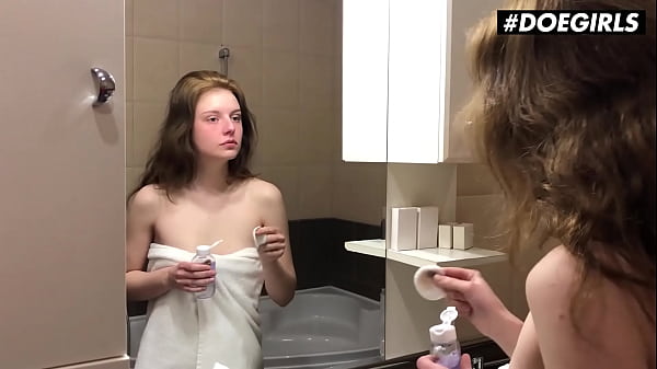 Slim Babe Sienna Kim Homemade Fingering In The Shower - Doegirls thumbnail