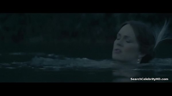 Nonton Rosamund Pike Rachael Stirling In Women In Love 2012 thumbnail