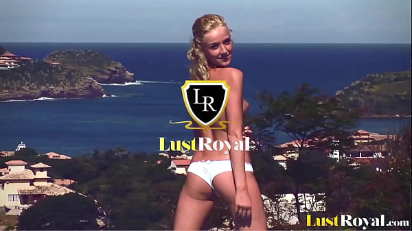 Nonton Busty Babe Takes A Cock With Her Legs Spreading Wide Open thumbnail