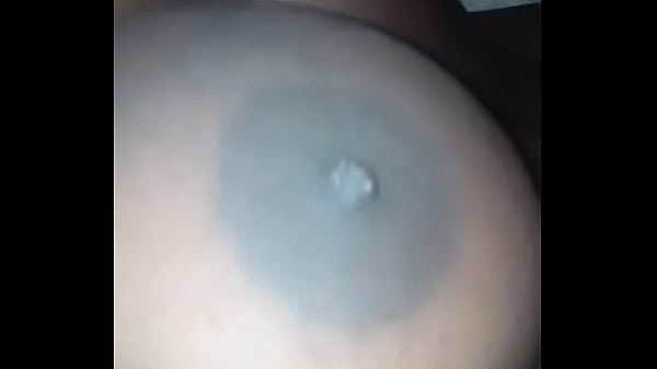 Comendo a esposa gg de lado enquanto ela grita de tes&atildeo