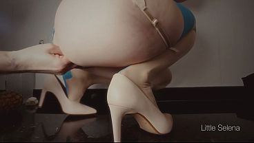 Hardcore Anal Fisting In The Kitchen thumbnail