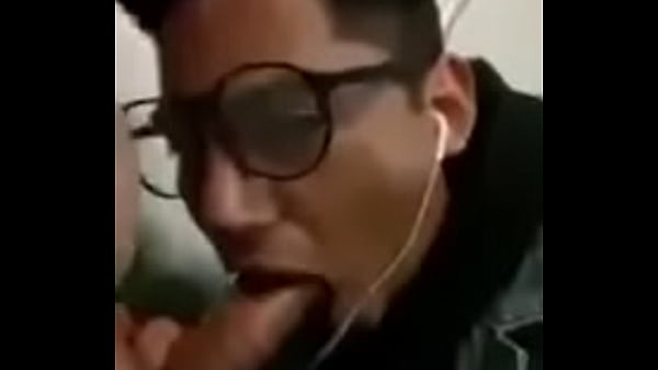 Metro Gay Mamada Pene Leche thumbnail