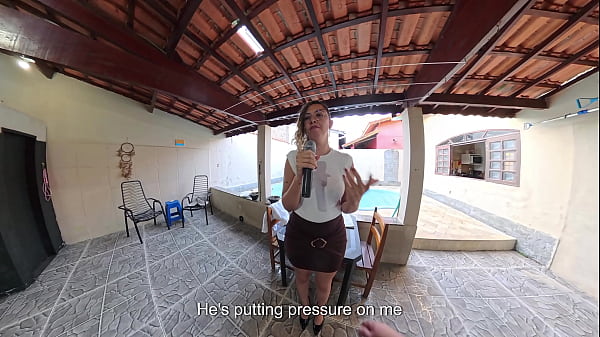 Reporter strips naked after being caught breaking into a house.