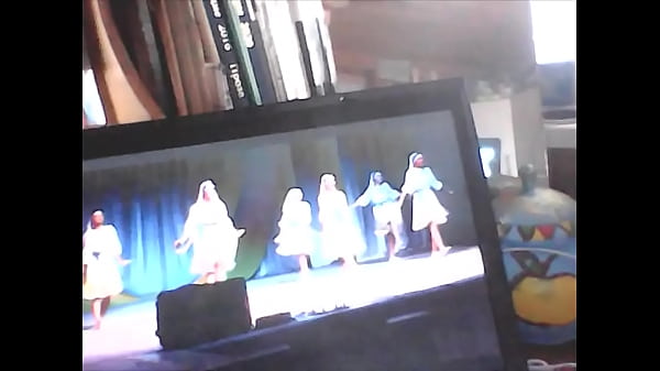 Play MP4 - dancing in front of a webcam