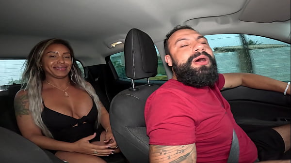 Naquele passeio de carro, eu s&oacute; conseguia pensar em foder aquela safada sem camisinha 