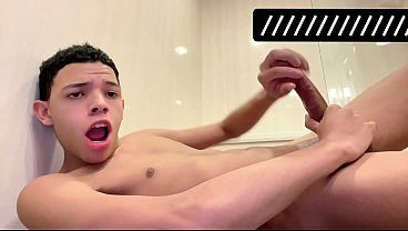 Muleke do PAUZÃO LUCAXDOTADO falando putaria na câmera