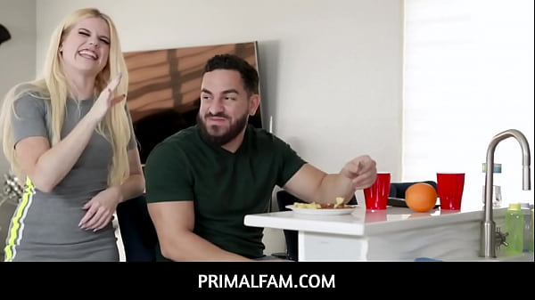 Blonde stepsister Nikki wants some fuck with stepbro 