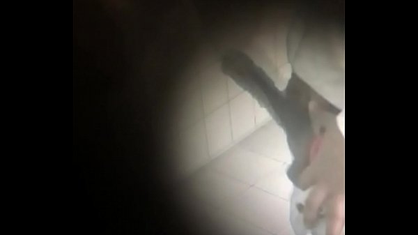 Play MP4 - Dois putos se pegando no banheiro