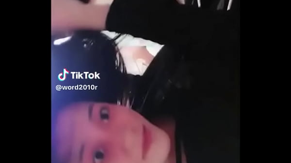 Asiatica Vazando Peito Em Live thumbnail