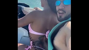 Novinha Safada, Deixou Marido Na Areia E Fudeu O Instrutor No Jetski thumbnail
