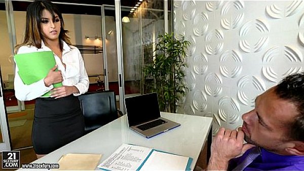 Nonton Sophia Leone Fucks Her Hung Boss thumbnail