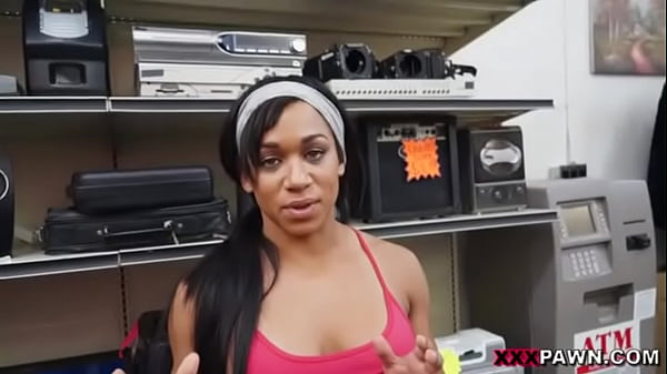 Muscular chick spreads eagle for cash