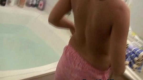 Nonton Horny Sexy Babe Gets Naked In The Bathtub thumbnail