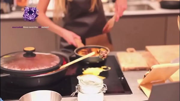 Irina Haciendo Una Tortilla Espa&ntilde;ola thumbnail