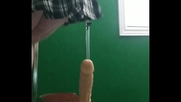 Bbw Rides Dildo thumbnail